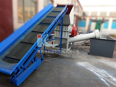 Crushing and cleaning machine